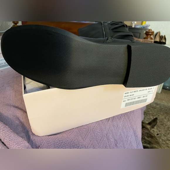 Black boots  Size 11.  Never worn - Picture 4 of 4